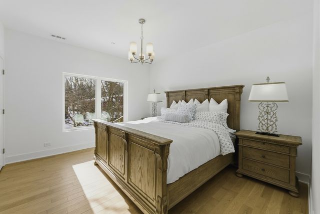 19 Marina Drive, Des Plaines, IL 60016