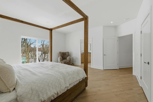 19 Marina Drive, Des Plaines, IL 60016