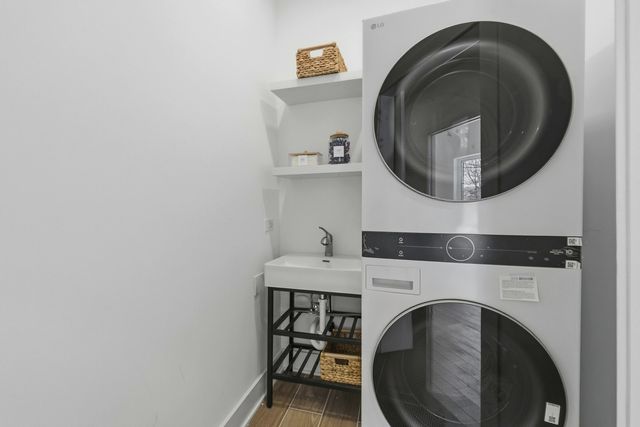 19 Marina Drive, Des Plaines, IL 60016