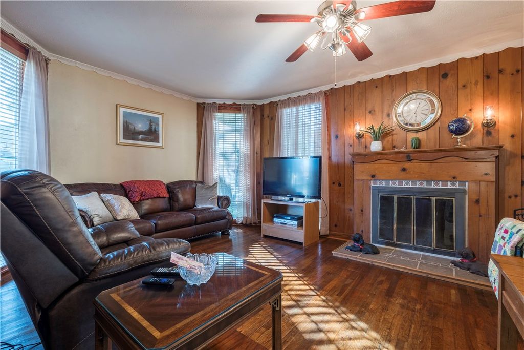 205 Barton Street, Hearne, TX 77859 — exterior