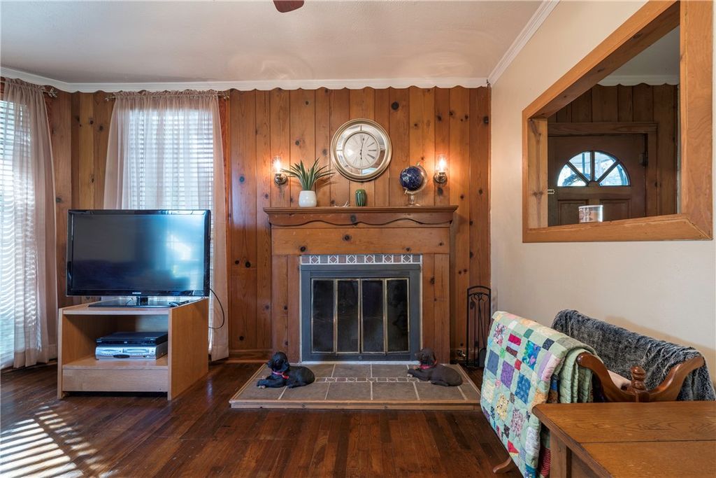 205 Barton Street, Hearne, TX 77859 — photo 2