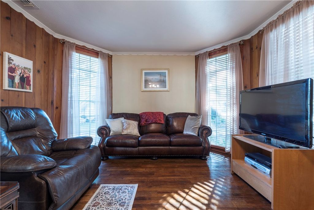 205 Barton Street, Hearne, TX 77859 — photo 4