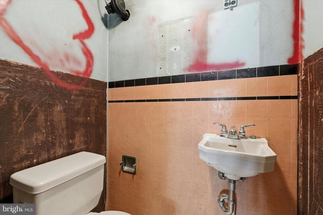 1621 PACKER AVE, Philadelphia, PA 19145