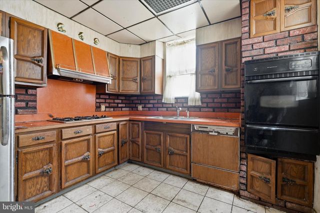 1621 PACKER AVE, Philadelphia, PA 19145