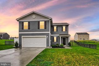 182 KNOBBY HOOK DR, Hanover, PA 17331