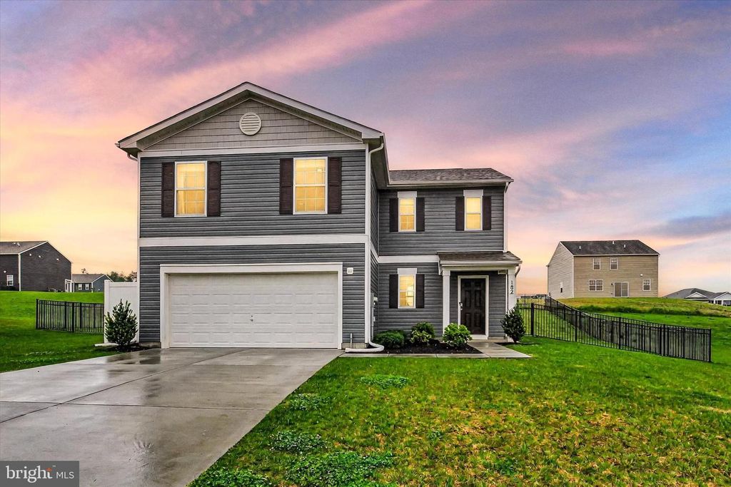182 KNOBBY HOOK DR, Hanover, PA 17331