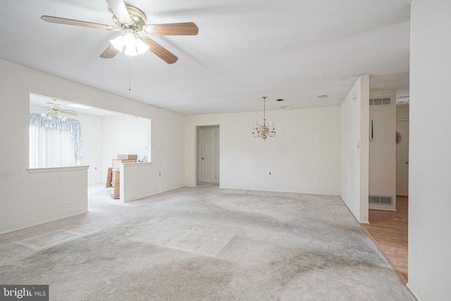 4 KNOLLWOOD DR, Woodbury, NJ 08096