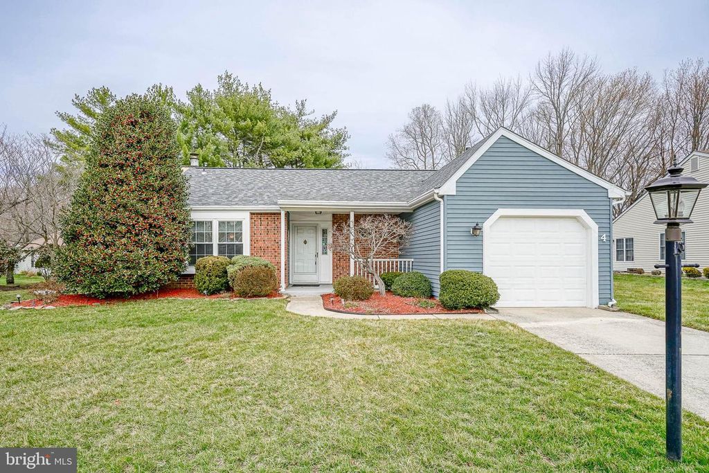 Image 1 of property listing at 4 KNOLLWOOD DR, Woodbury, NJ 08096