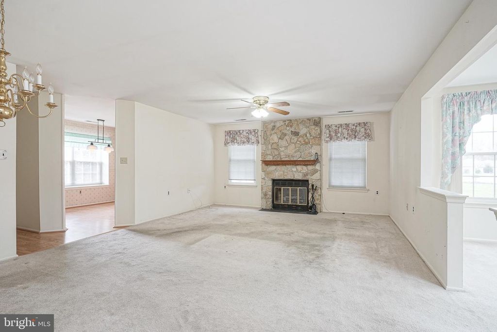 Image 11 of property listing at 4 KNOLLWOOD DR, Woodbury, NJ 08096