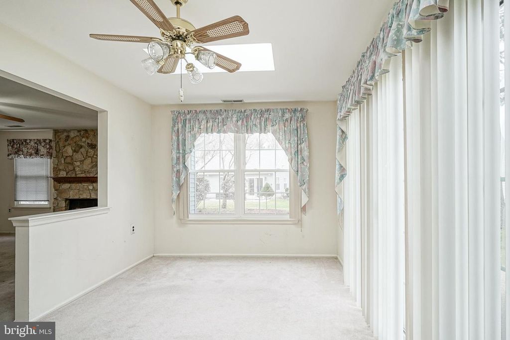 Image 14 of property listing at 4 KNOLLWOOD DR, Woodbury, NJ 08096