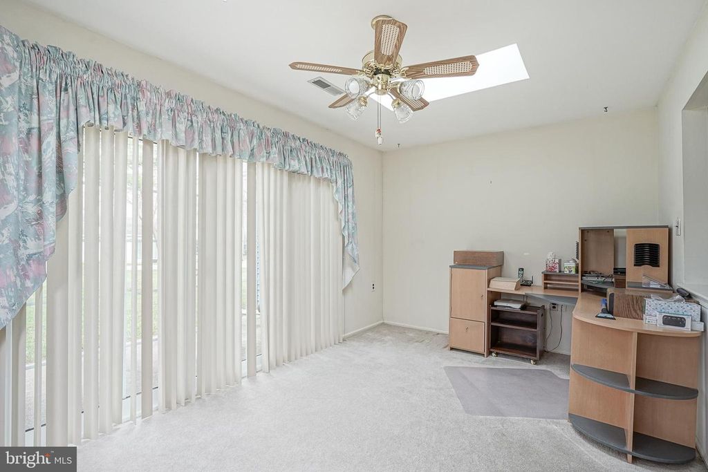 Image 15 of property listing at 4 KNOLLWOOD DR, Woodbury, NJ 08096