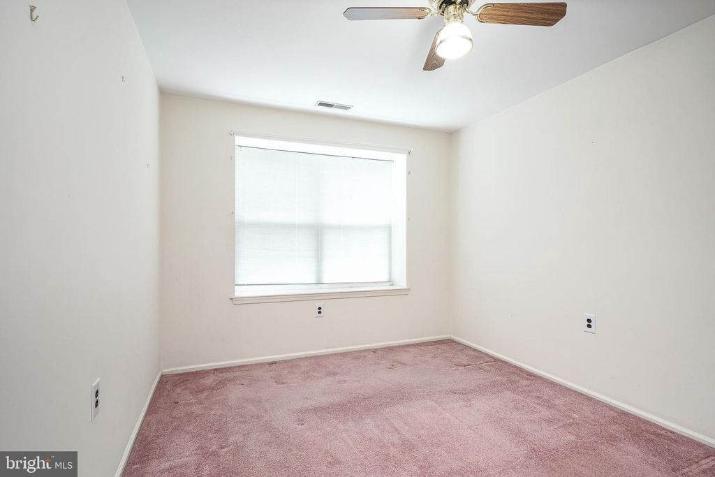 Image 16 of property listing at 4 KNOLLWOOD DR, Woodbury, NJ 08096