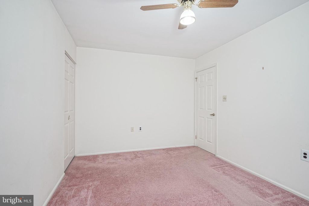 Image 17 of property listing at 4 KNOLLWOOD DR, Woodbury, NJ 08096