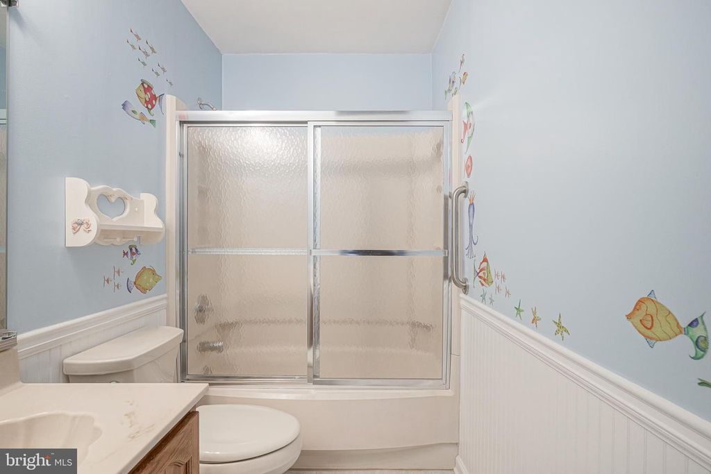 Image 19 of property listing at 4 KNOLLWOOD DR, Woodbury, NJ 08096