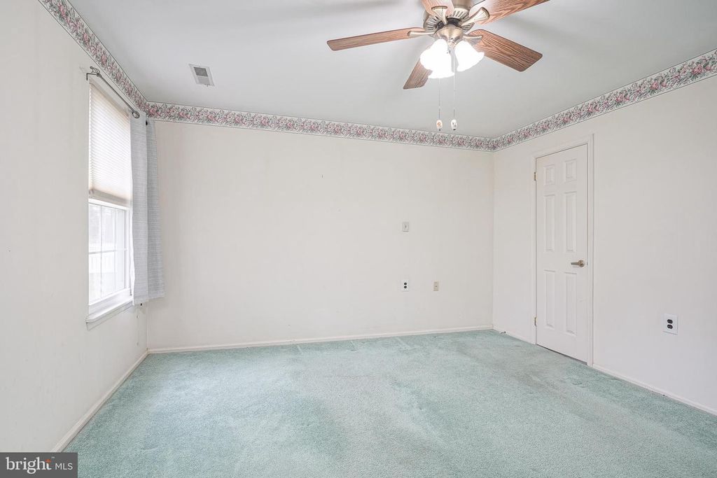 Image 22 of property listing at 4 KNOLLWOOD DR, Woodbury, NJ 08096