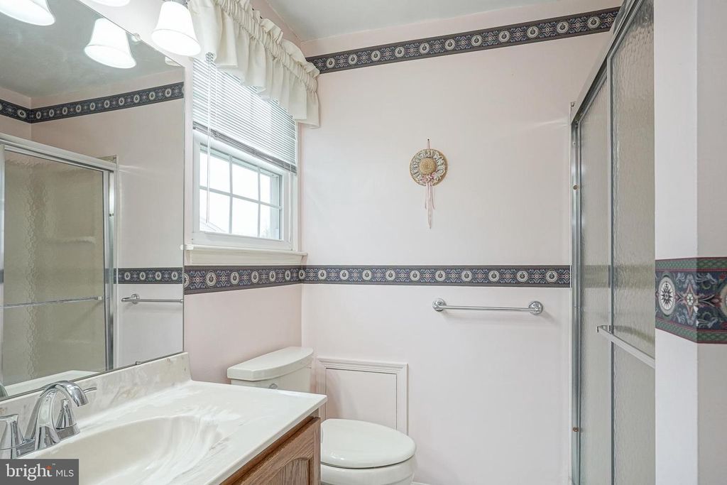 Image 23 of property listing at 4 KNOLLWOOD DR, Woodbury, NJ 08096