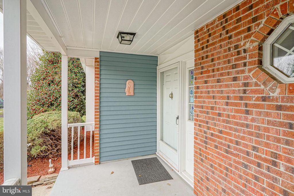 Image 4 of property listing at 4 KNOLLWOOD DR, Woodbury, NJ 08096