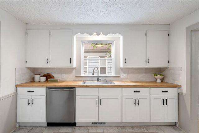 1570 Quarry Avenue, Grand Rapids, MI 49504
