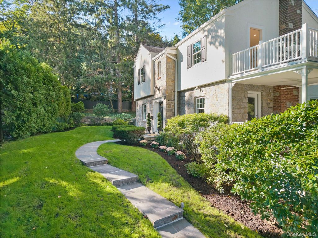 41 Thornbury Road, Scarsdale, NY 10583 — photo 2