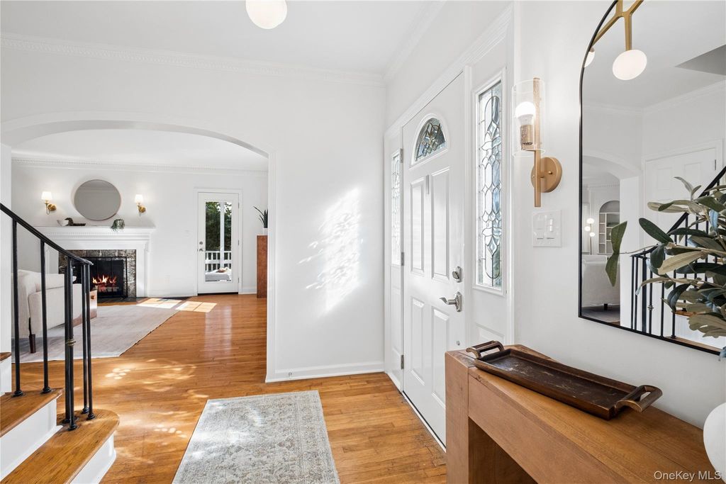 41 Thornbury Road, Scarsdale, NY 10583 — photo 4