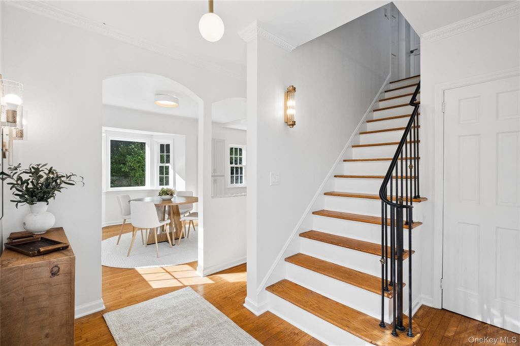 41 Thornbury Road, Scarsdale, NY 10583 — photo 5