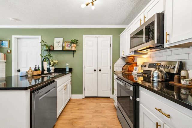 615 W Conway St, Benton, AR 72015