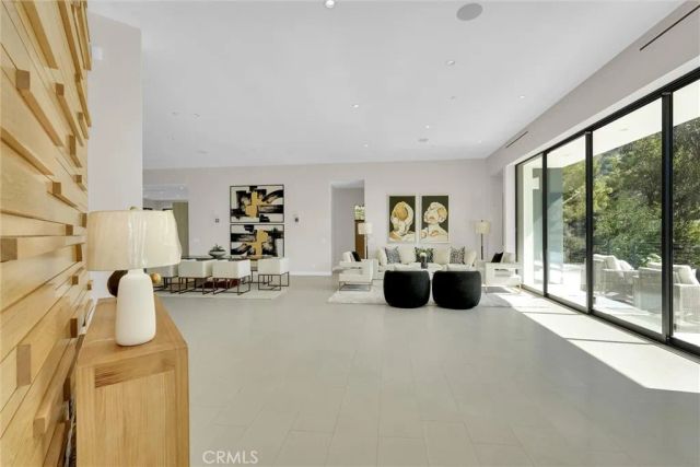 2341 Zorada Court, Los Angeles, CA 90046