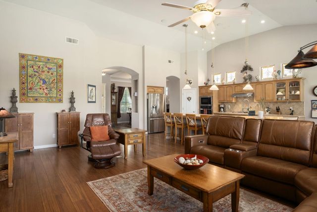 2691 Stuart Avenue, Clovis, CA 93611