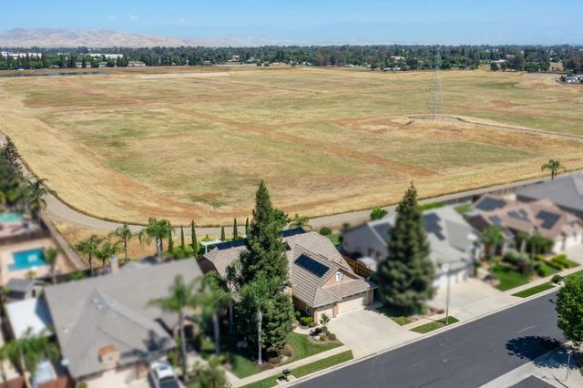 2691 Stuart Avenue, Clovis, CA 93611