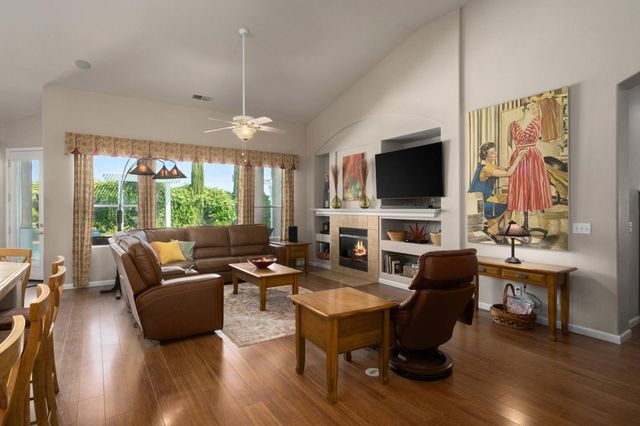 2691 Stuart Avenue, Clovis, CA 93611