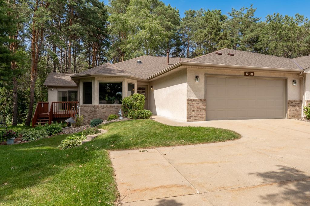 508 Woodside Court, Shakopee, MN 55379