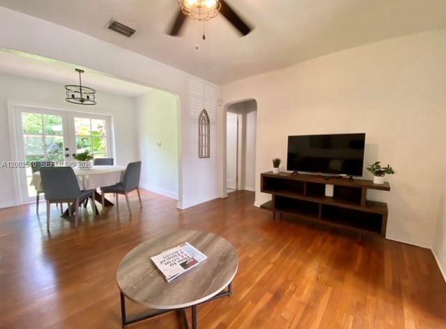 4619 SW 10th St ., Miami, FL 33134