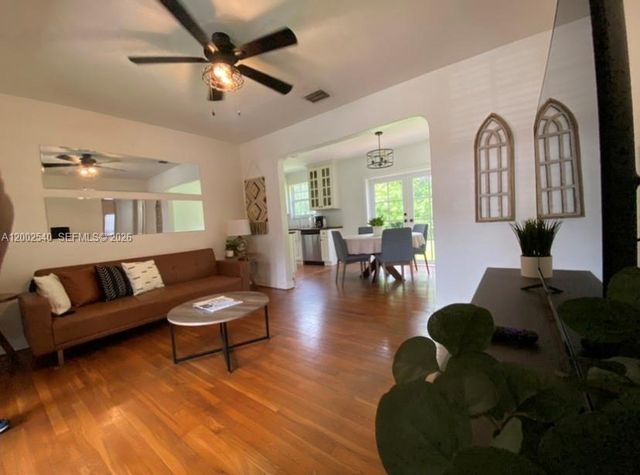 4619 SW 10th St ., Miami, FL 33134