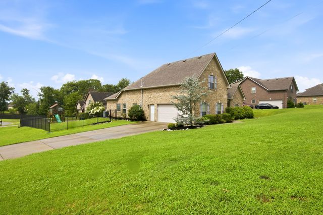 1301 Rivercrest Dr, Murfreesboro, TN 37129