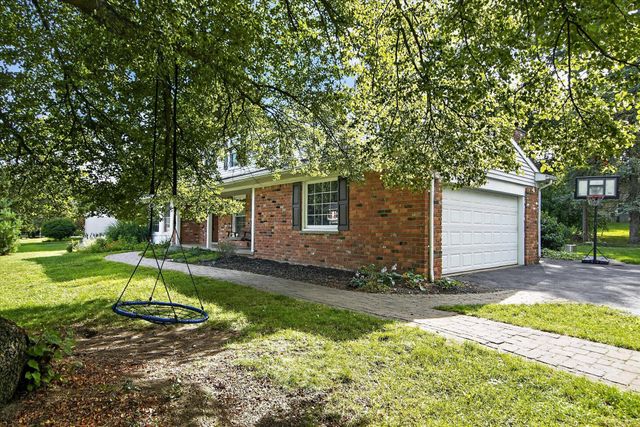 2656 Plumbrook Drive, Bloomfield Hills, MI 48304
