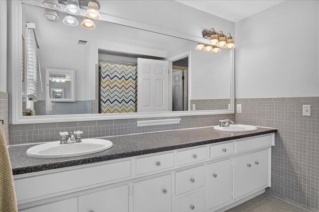 2656 Plumbrook Drive, Bloomfield Hills, MI 48304