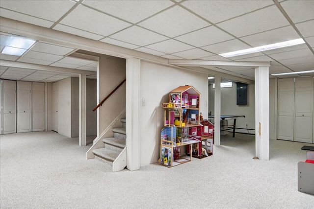 2656 Plumbrook Drive, Bloomfield Hills, MI 48304