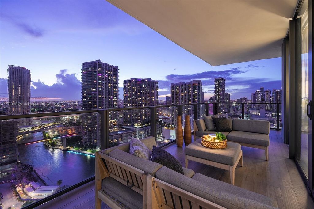 68 SE 6th St 2512, Miami, FL 33131