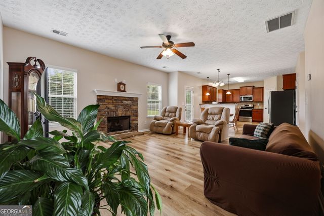 89 Seminole Trl, Fort Mitchell, AL 36856