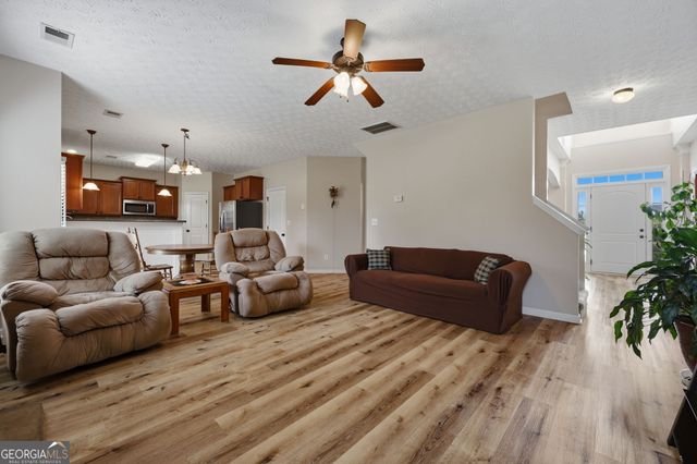 89 Seminole Trl, Fort Mitchell, AL 36856