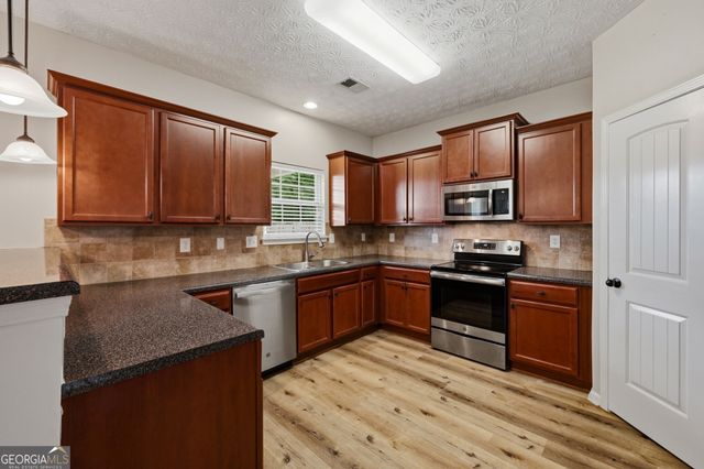 89 Seminole Trl, Fort Mitchell, AL 36856