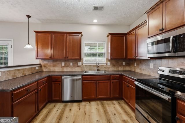89 Seminole Trl, Fort Mitchell, AL 36856