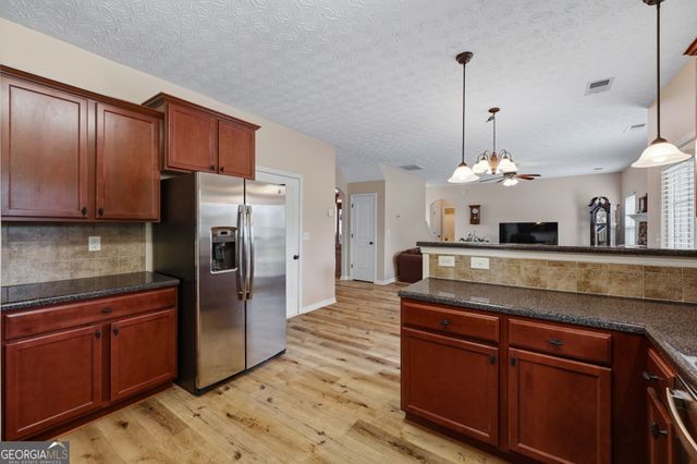 89 Seminole Trl, Fort Mitchell, AL 36856