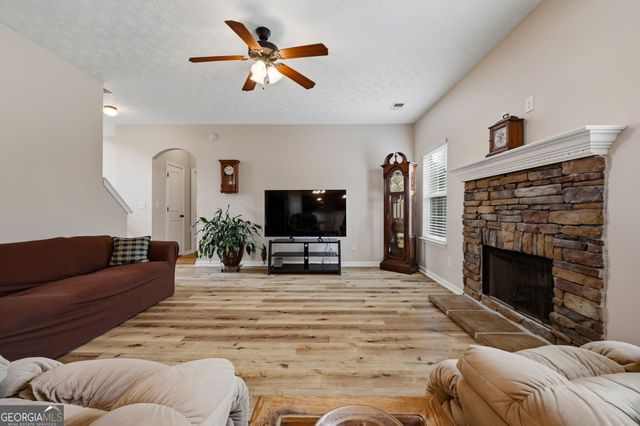 89 Seminole Trl, Fort Mitchell, AL 36856