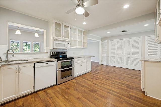 1504 Briarwood Boulevard, Arlington, TX 76013