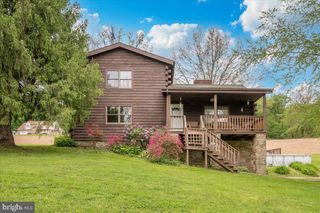 2635 VALLEY RD, Seven Valleys, PA 17360