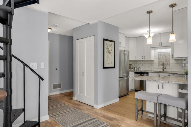 3012 Lake Shore Drive B, Minneapolis, MN 55416
