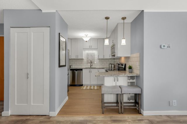 3012 Lake Shore Drive B, Minneapolis, MN 55416