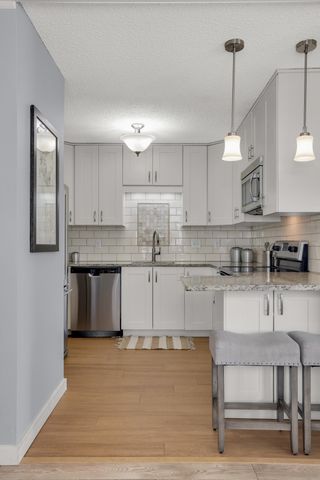 3012 Lake Shore Drive B, Minneapolis, MN 55416