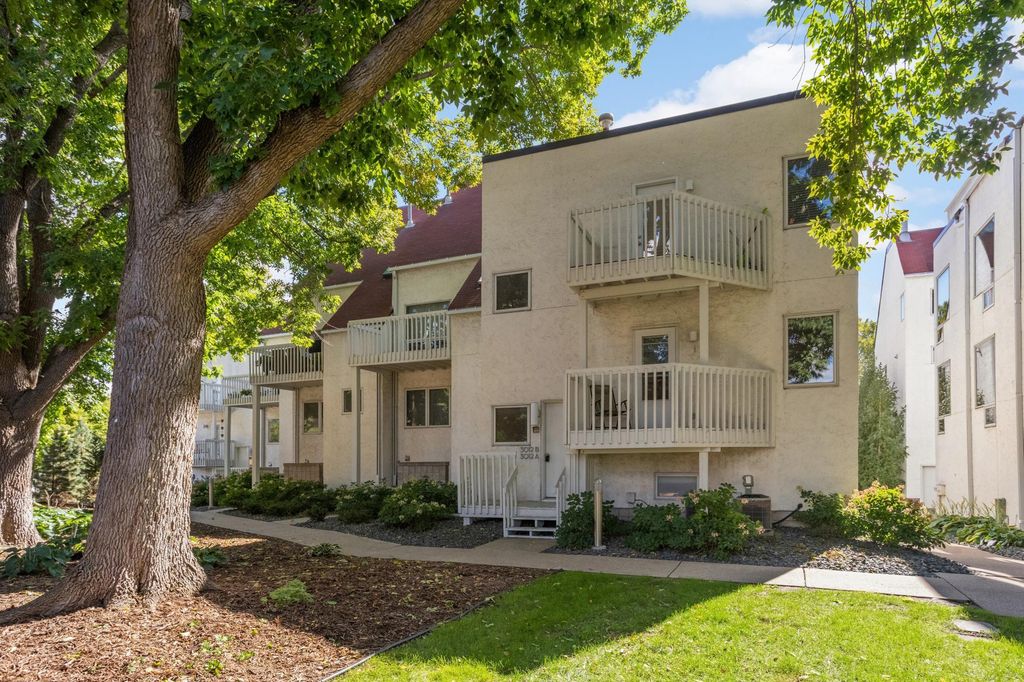3012 Lake Shore Drive B, Minneapolis, MN 55416